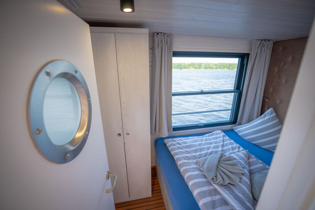 House boat 