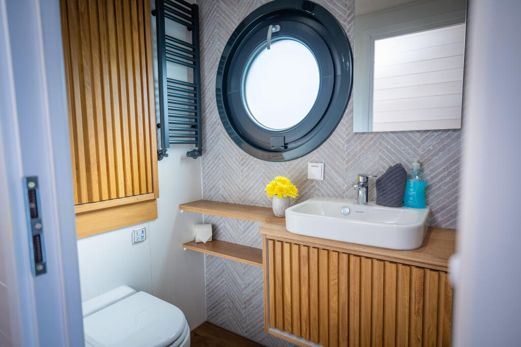House boat 