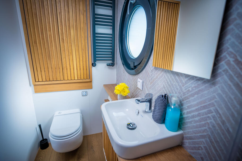 House boat 
