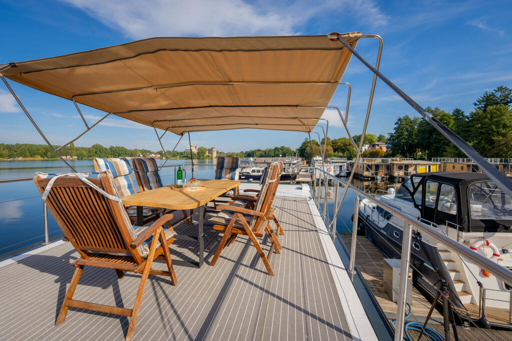 House boat 