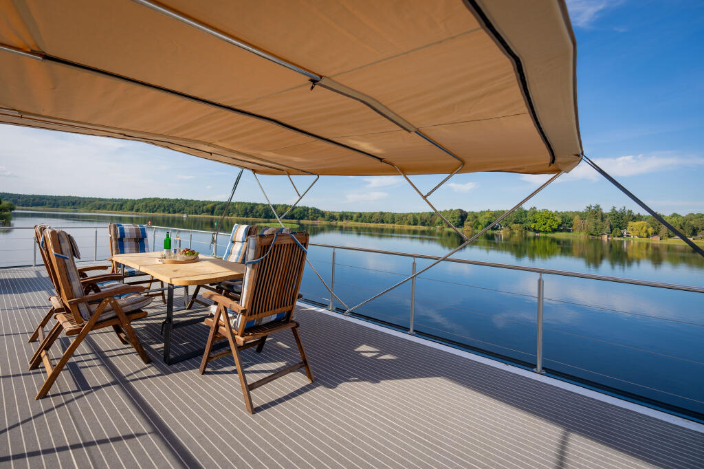 House boat 