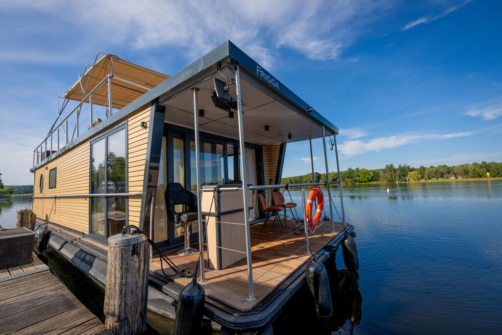 House boat 