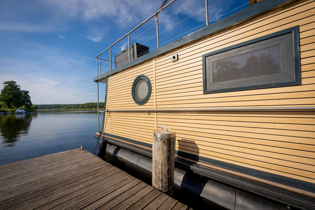 House boat 