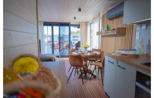 House boat 
