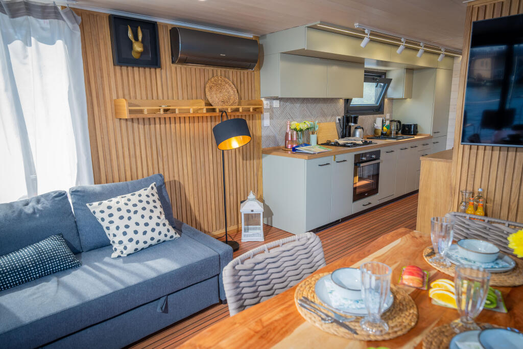 House boat 