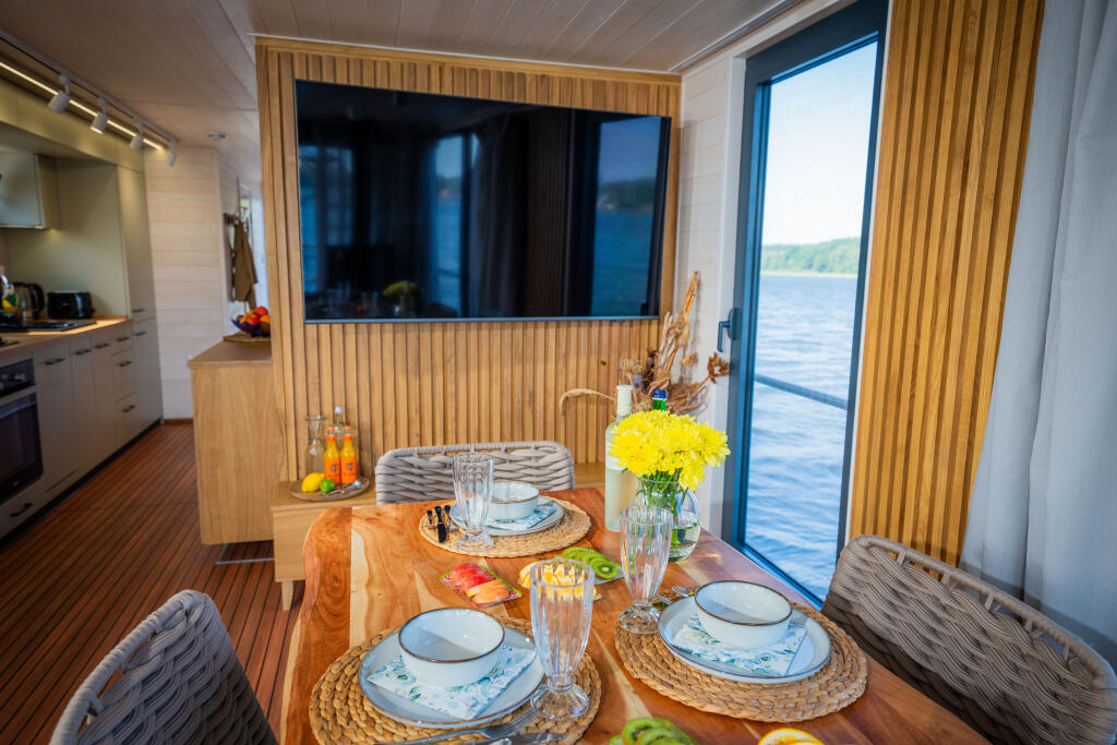 House boat 