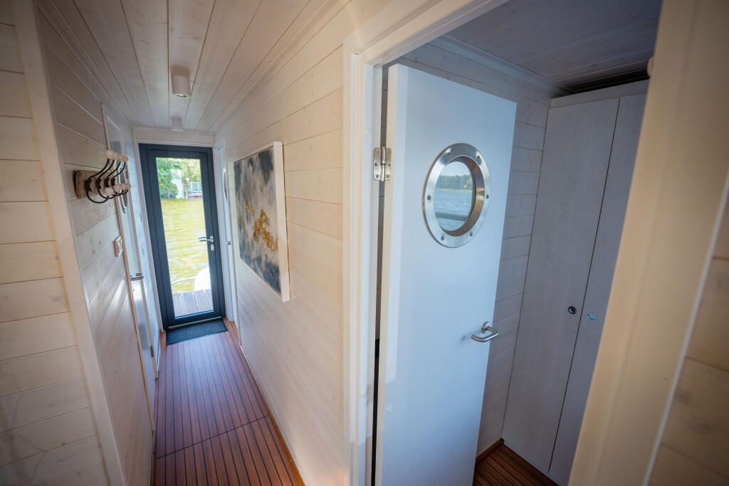 House boat 
