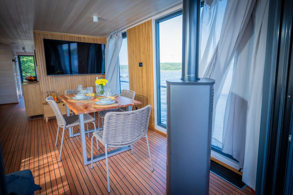 House boat 