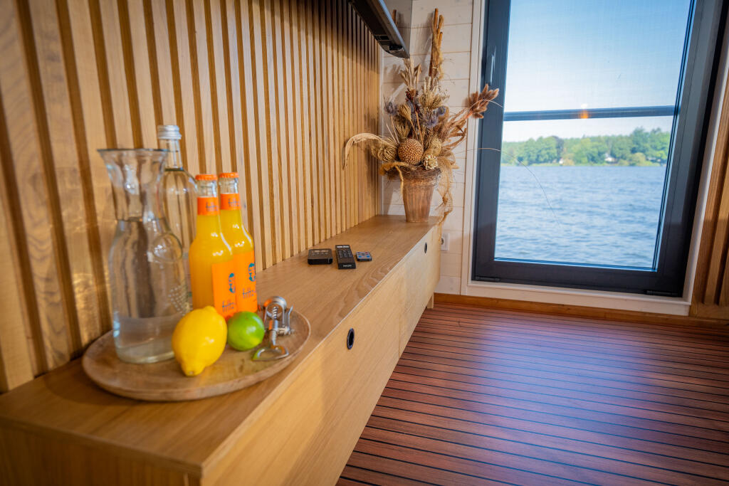 House boat 