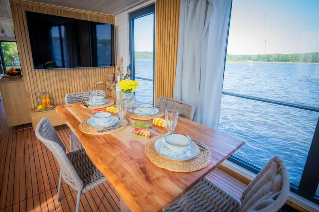 House boat 