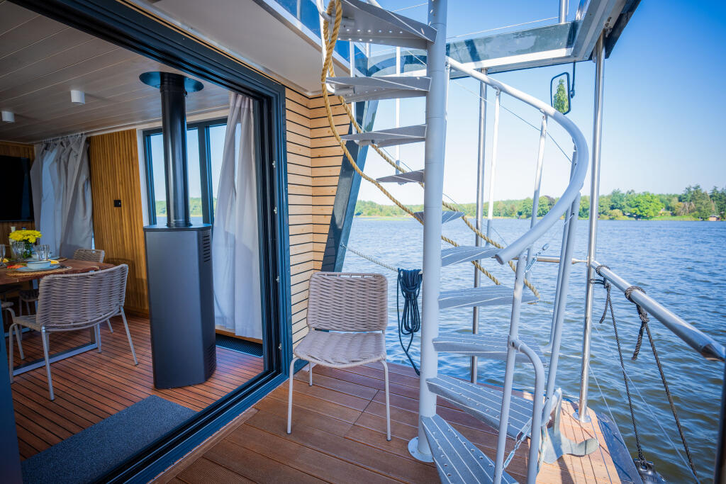 House boat 