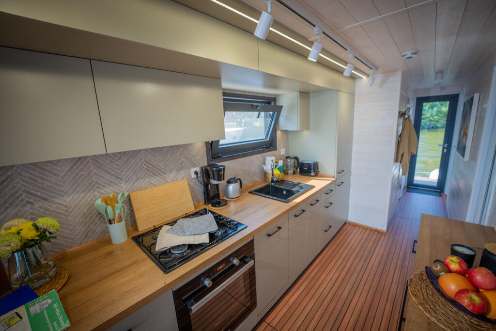 House boat 