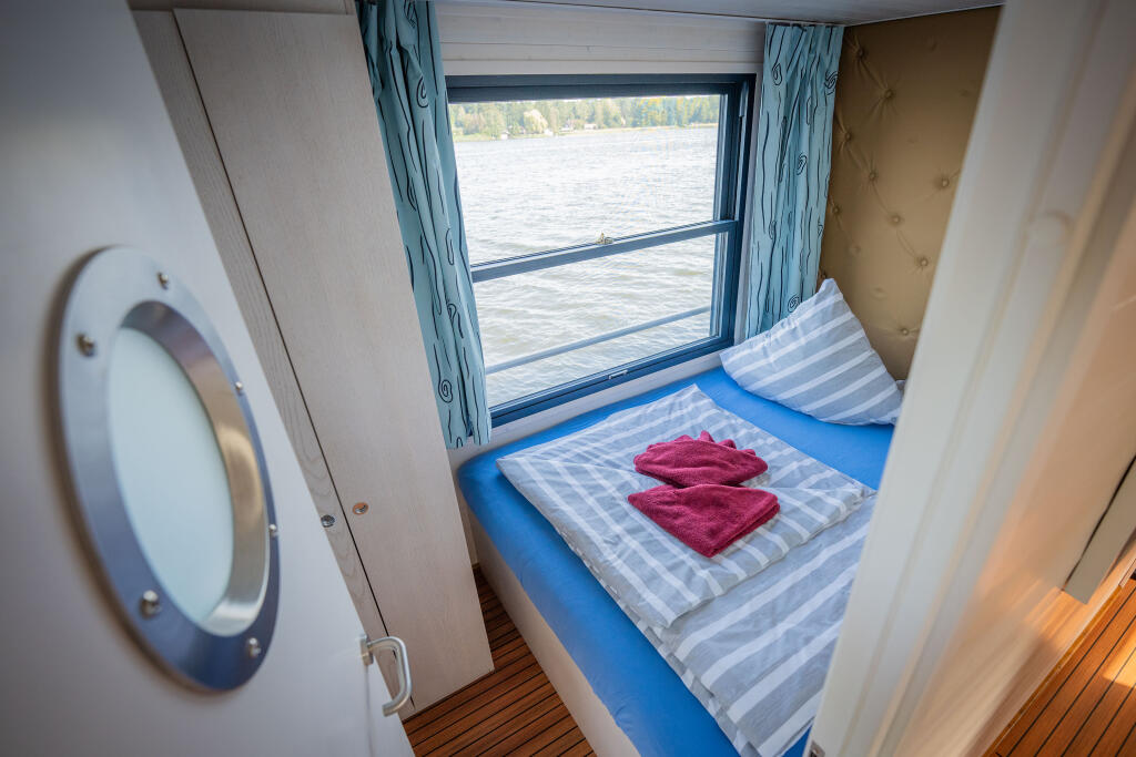 House boat 