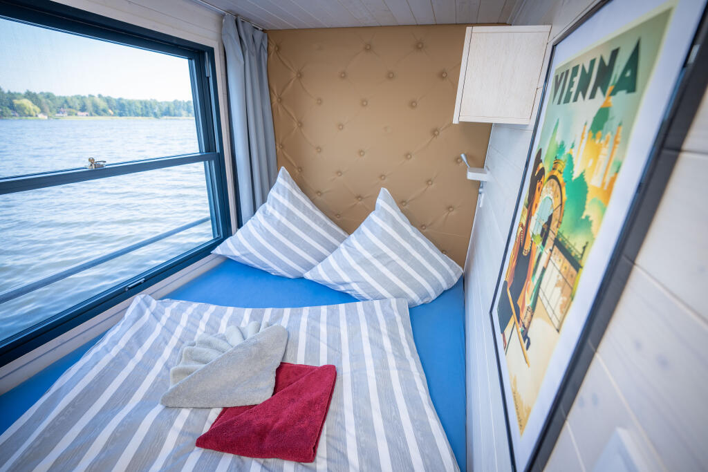 House boat 