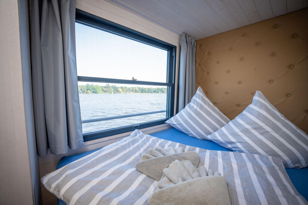 House boat 