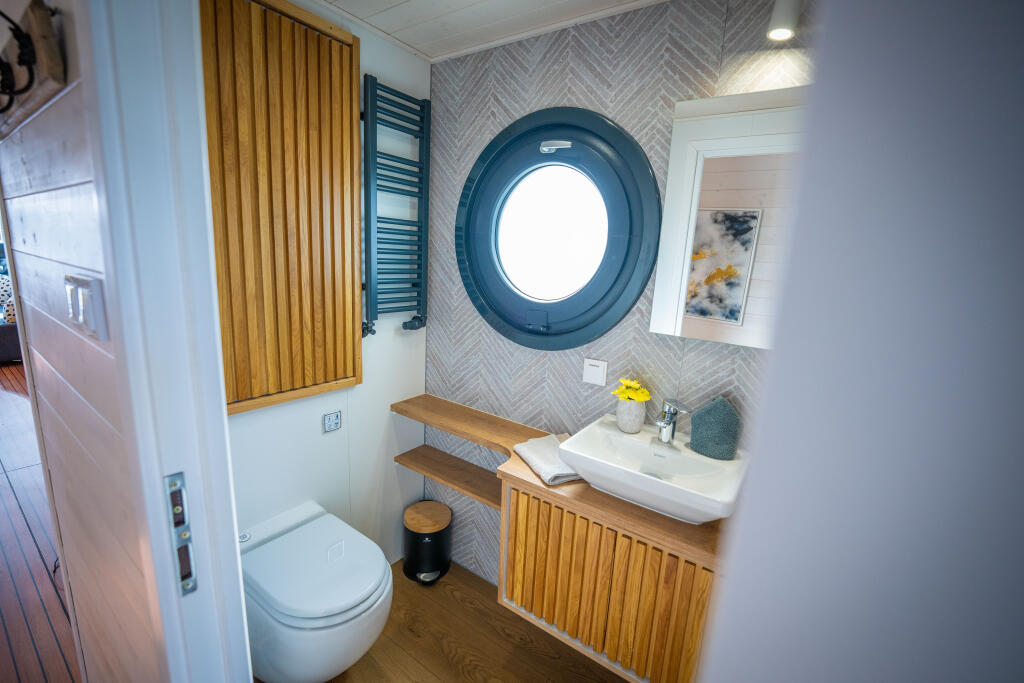 House boat 