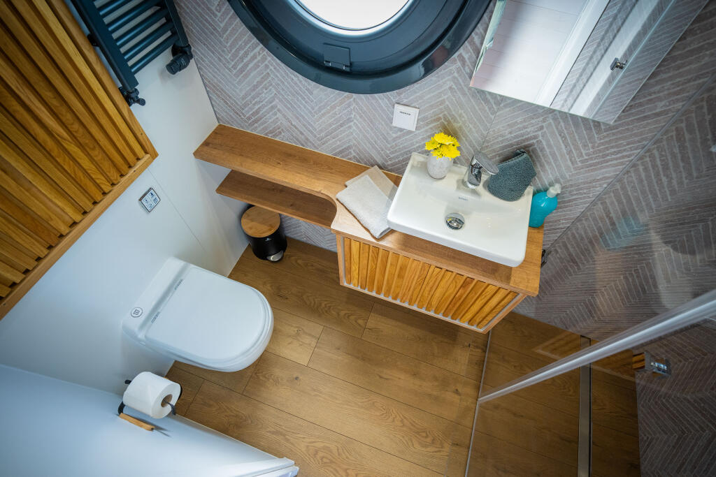 House boat 
