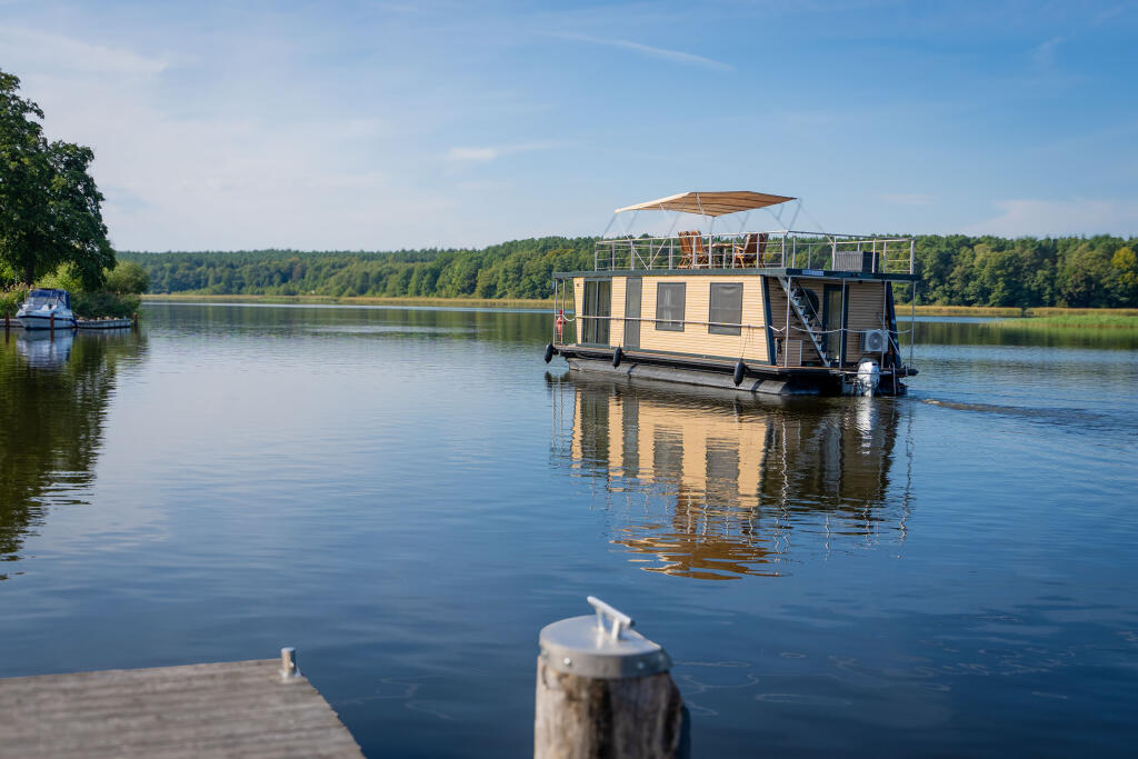 House boat 