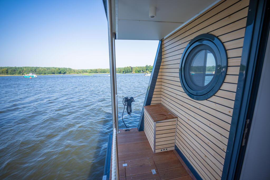 House boat 