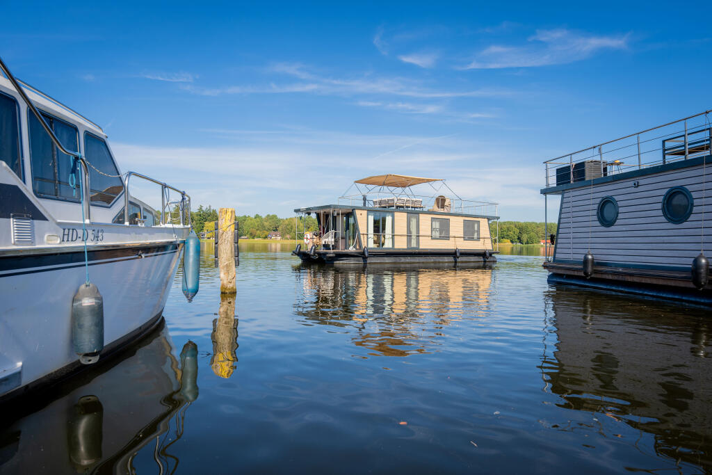 House boat 