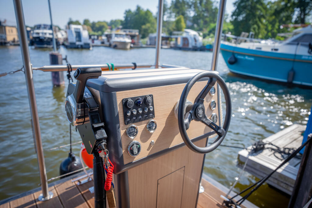 House boat 