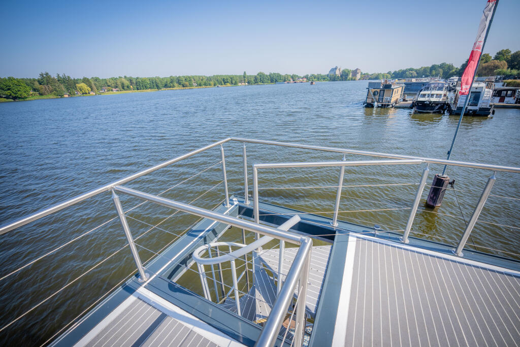 House boat 