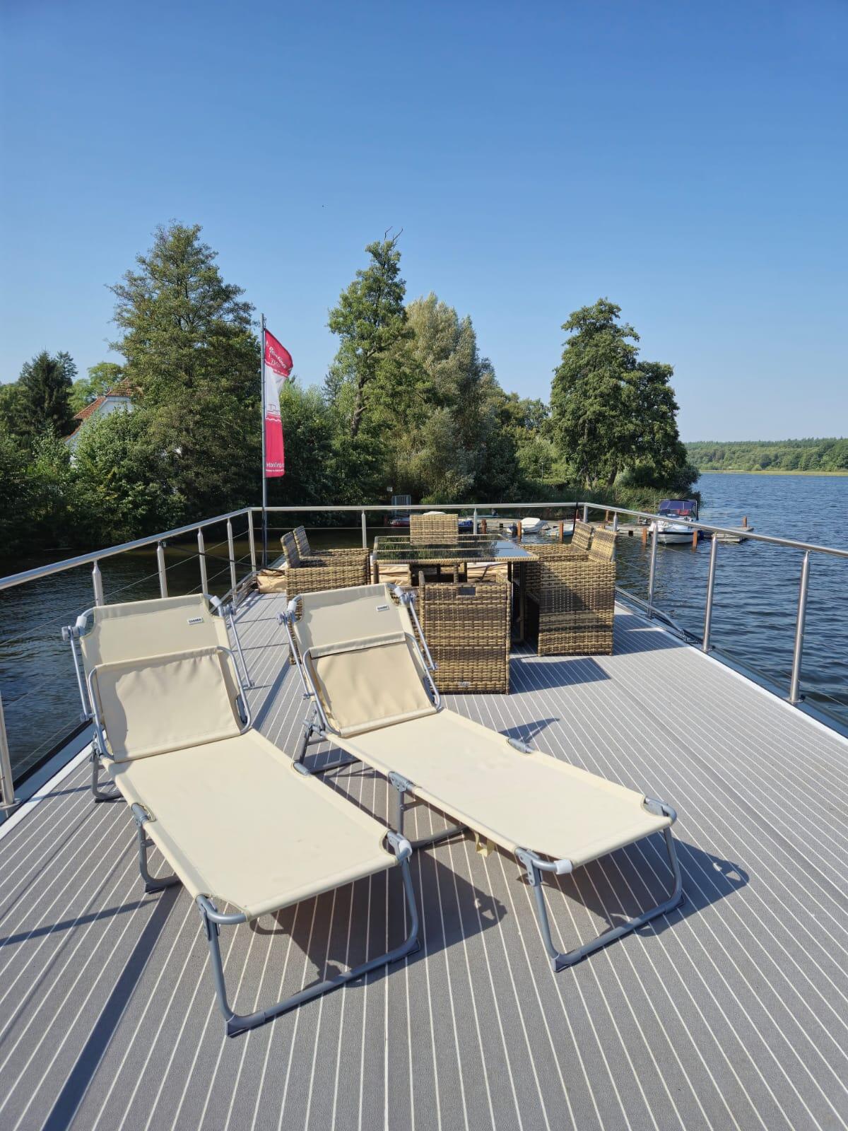 House boat 