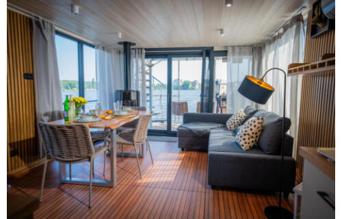 House boat 
