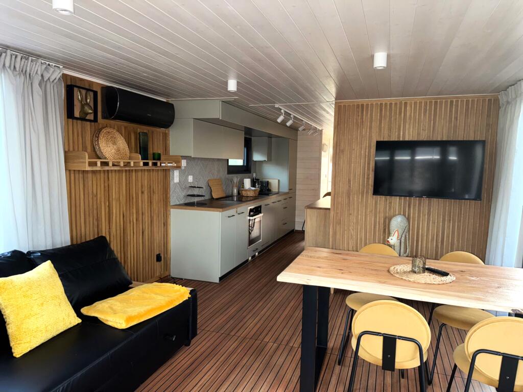 House boat 