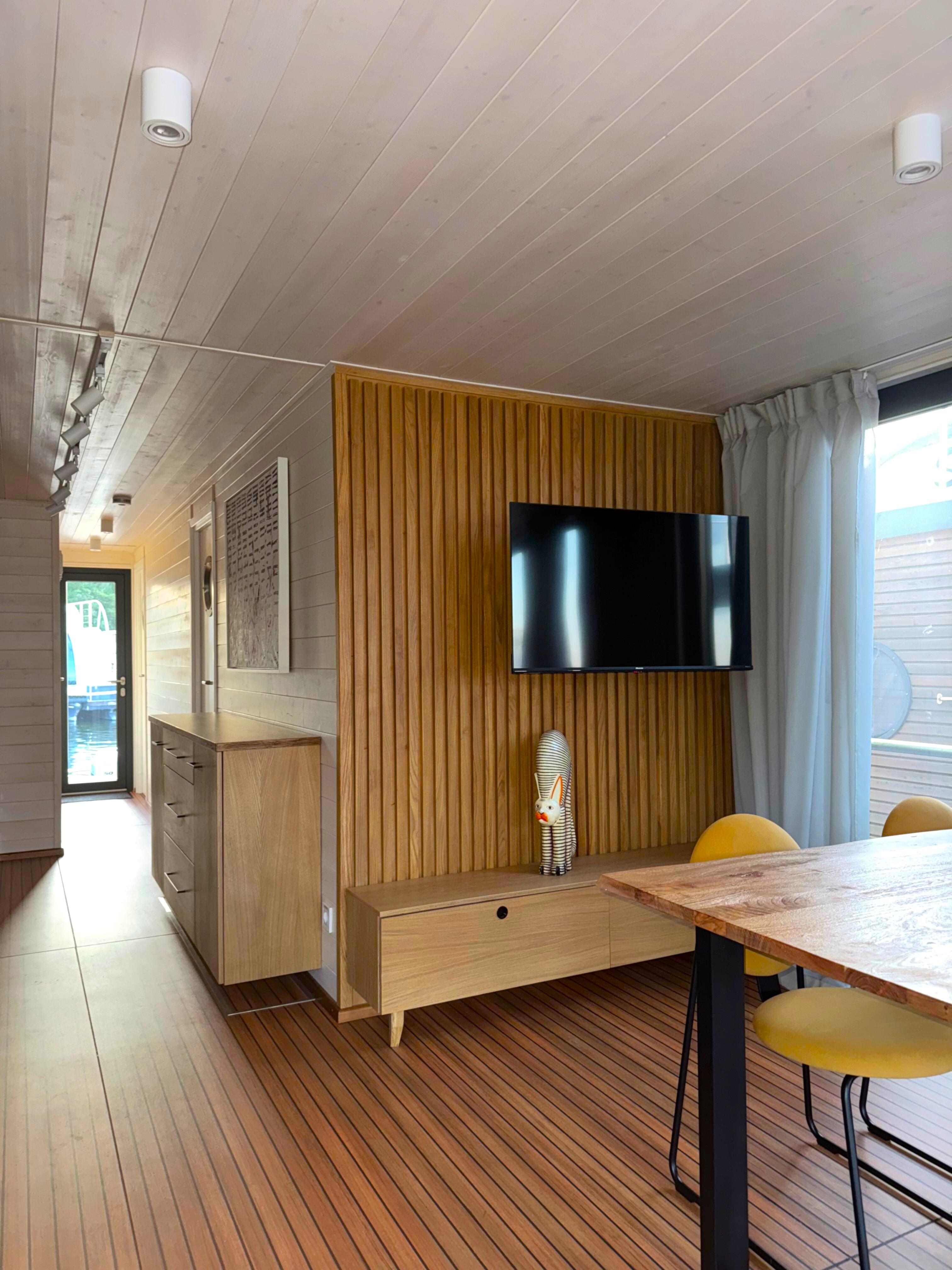 House boat 