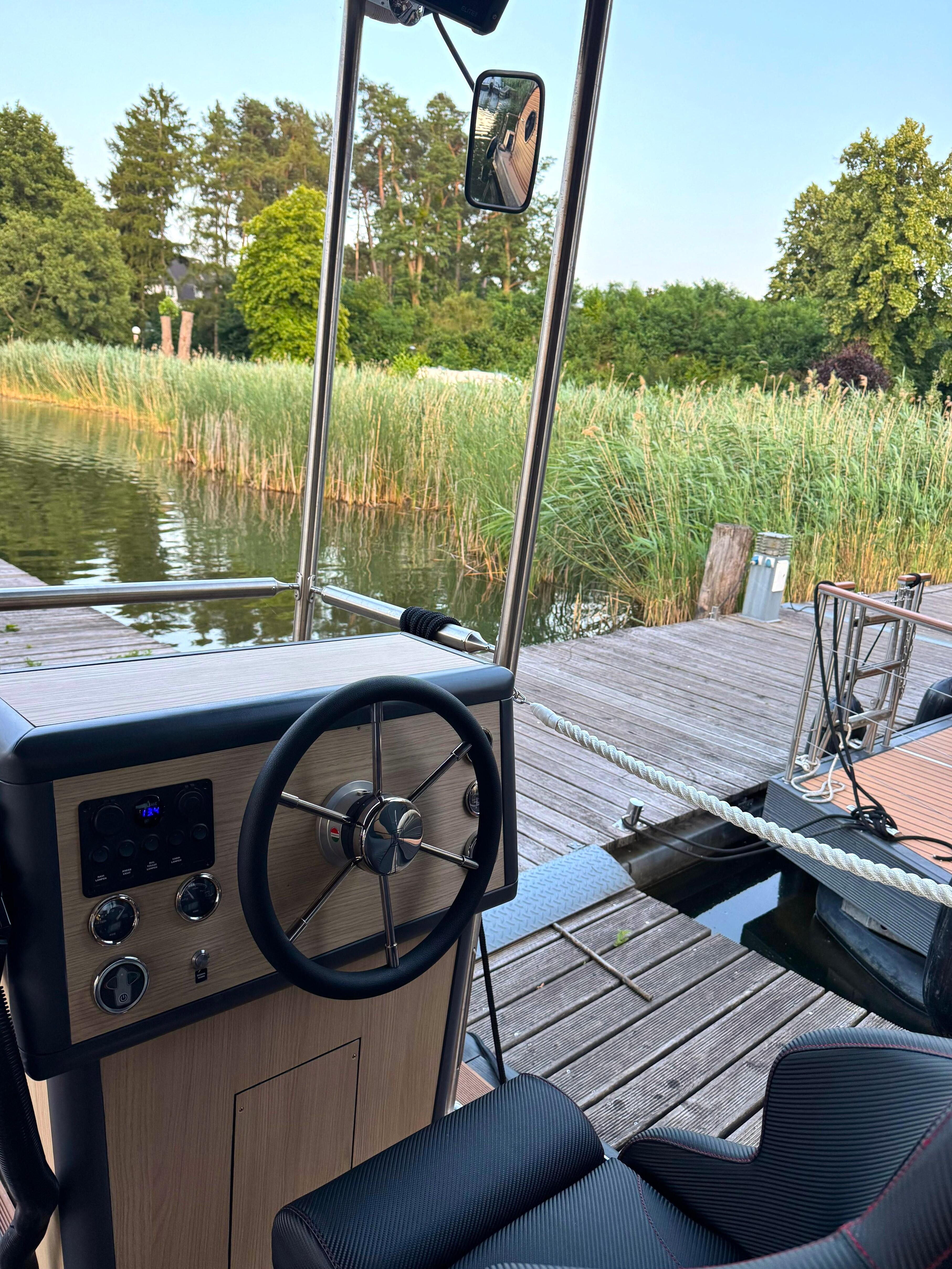 House boat 