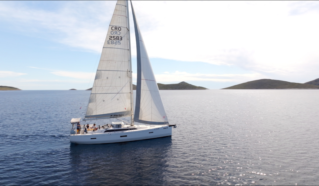 Sailing yacht 
