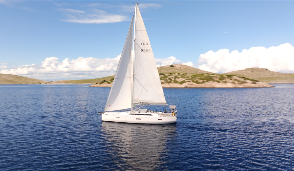 Sailing yacht 