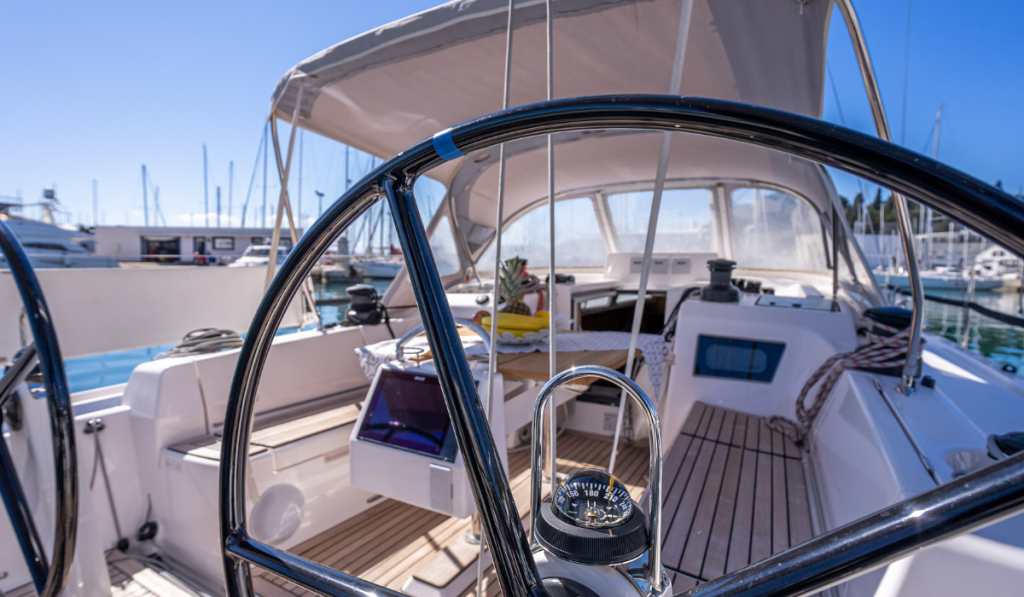Sailing yacht 