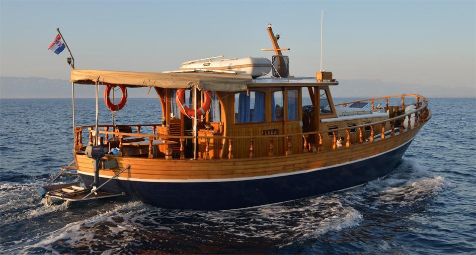 Motor yacht 