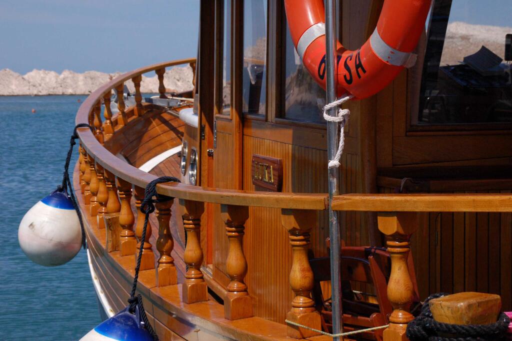 Motor yacht 