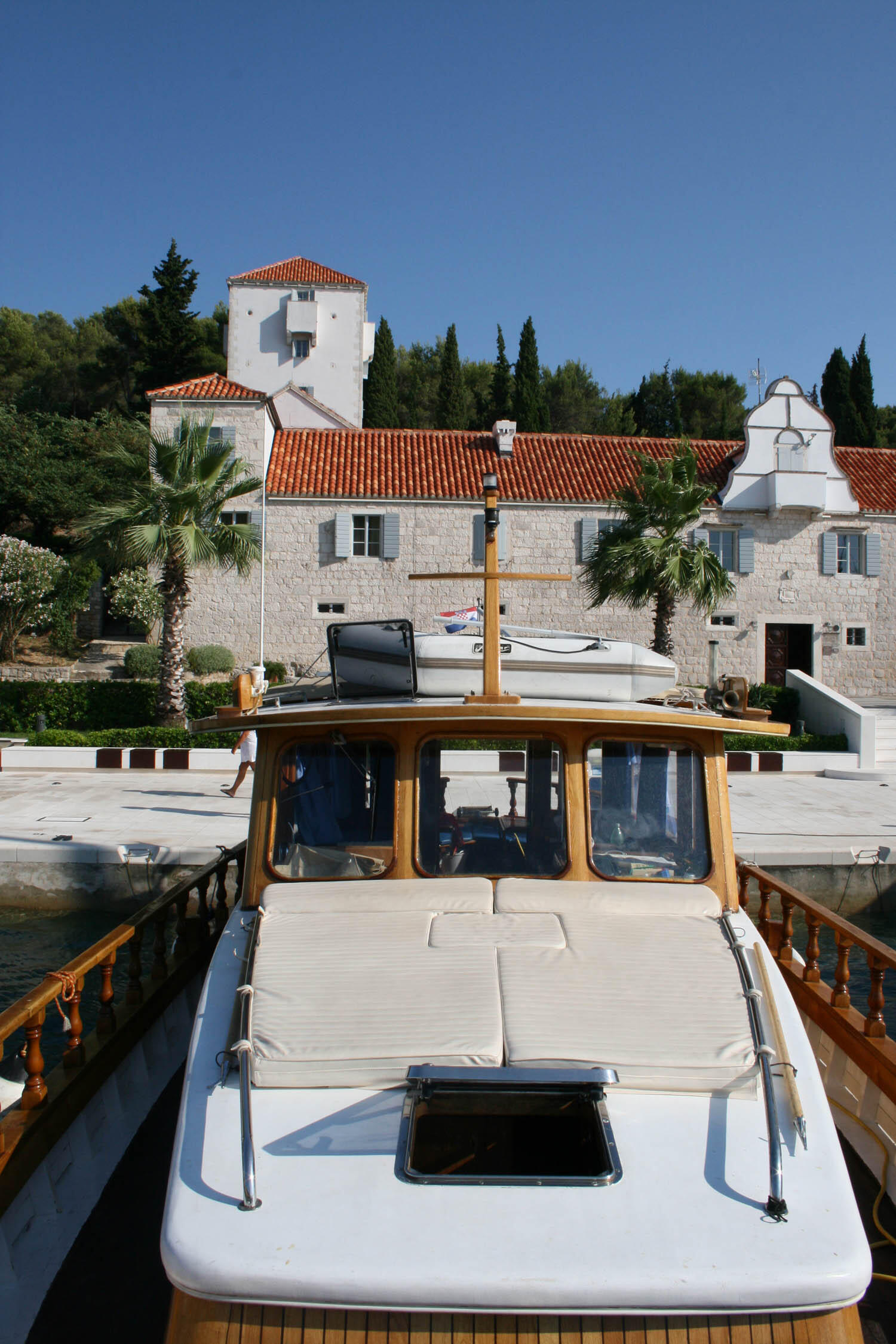 Motor yacht 
