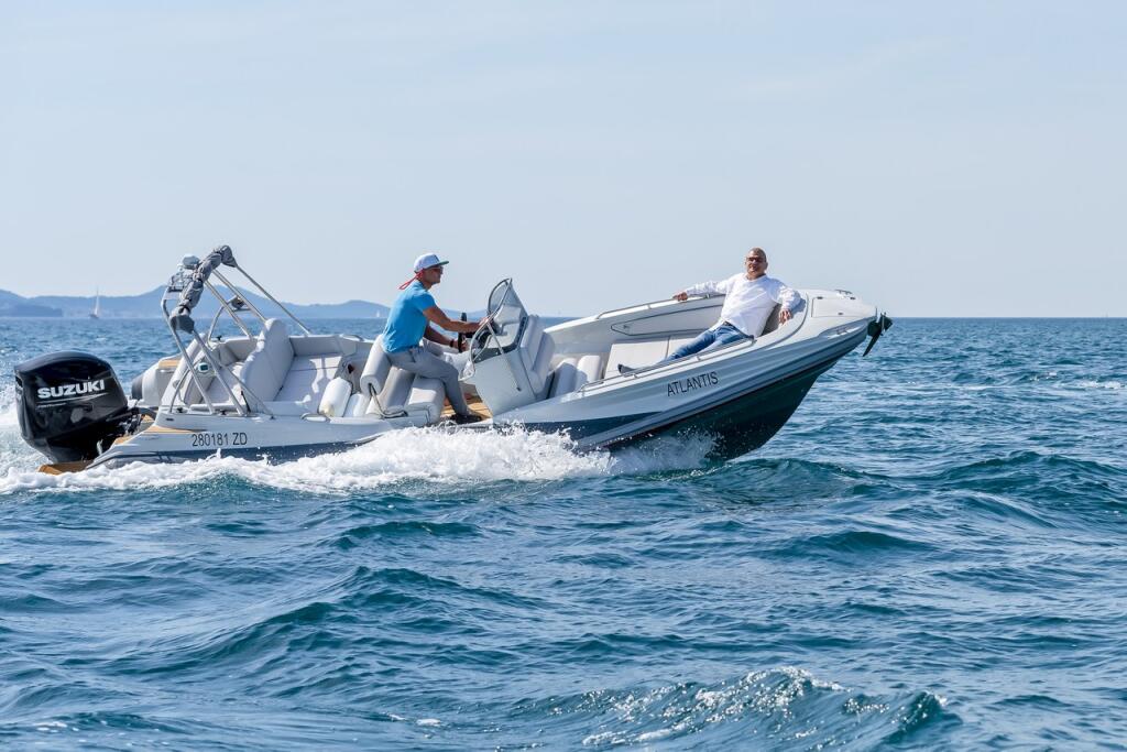 Rubber boat (R.I.B.) 