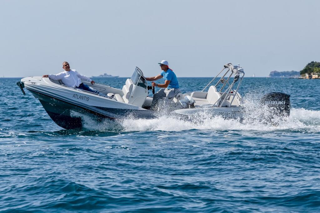 Rubber boat (R.I.B.) 