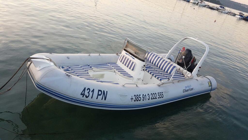 Rubber boat (R.I.B.) 