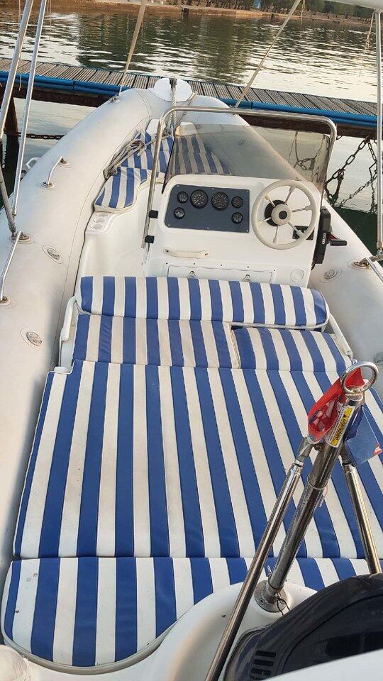 Rubber boat (R.I.B.) 