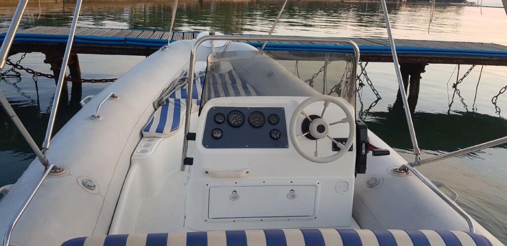 Rubber boat (R.I.B.) 