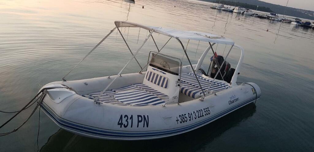 Rubber boat (R.I.B.) 