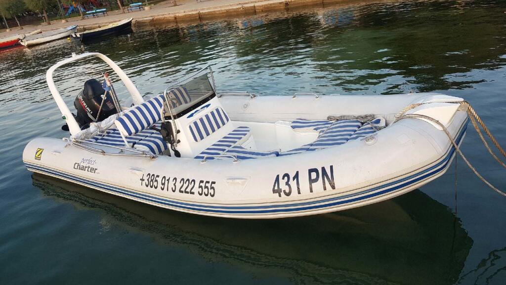 Rubber boat (R.I.B.) 